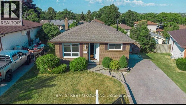 882 Southdown Dr in Oshawa, ON - Building Photo - Building Photo