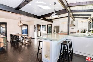 4930 Strohm Ave in Los Angeles, CA - Building Photo