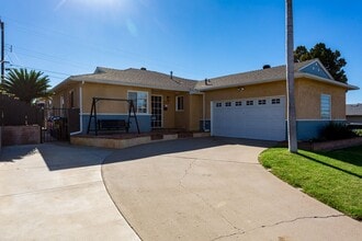 4951 Greenbrier Ave in San Diego, CA - Building Photo - Building Photo