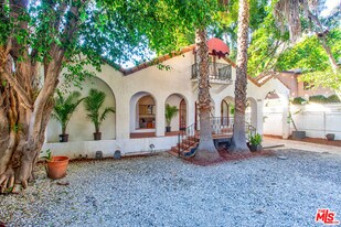 1147 Wilcox Pl in Los Angeles, CA - Building Photo