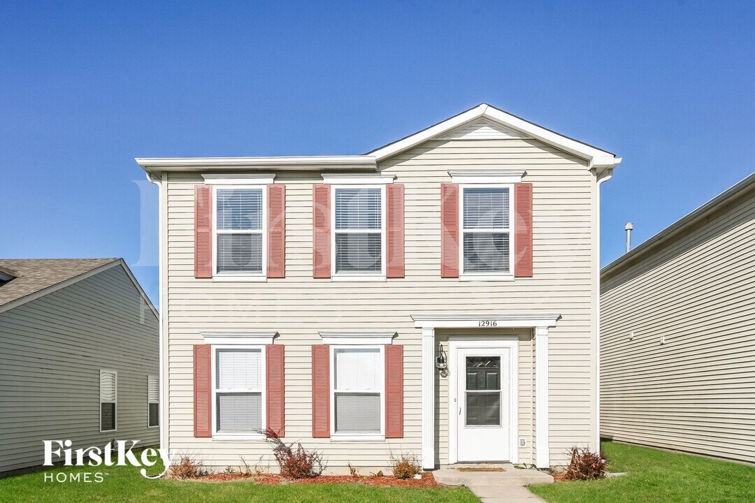 12916 Courage Crossing in Fishers, IN - Building Photo