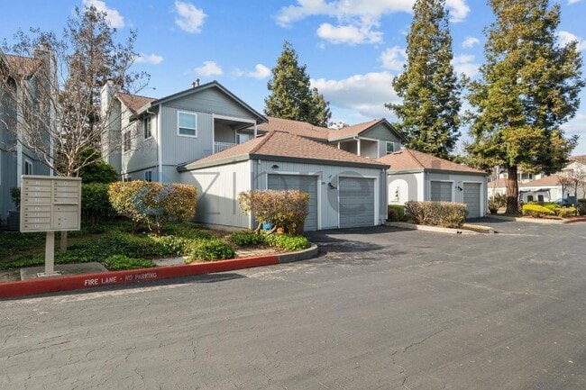 1894 Shirley Dr in Benicia, CA - Foto de edificio - Building Photo