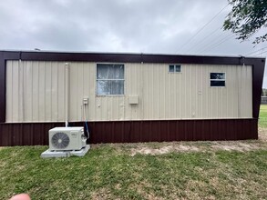 2111 W Austin St in Port Lavaca, TX - Building Photo - Building Photo