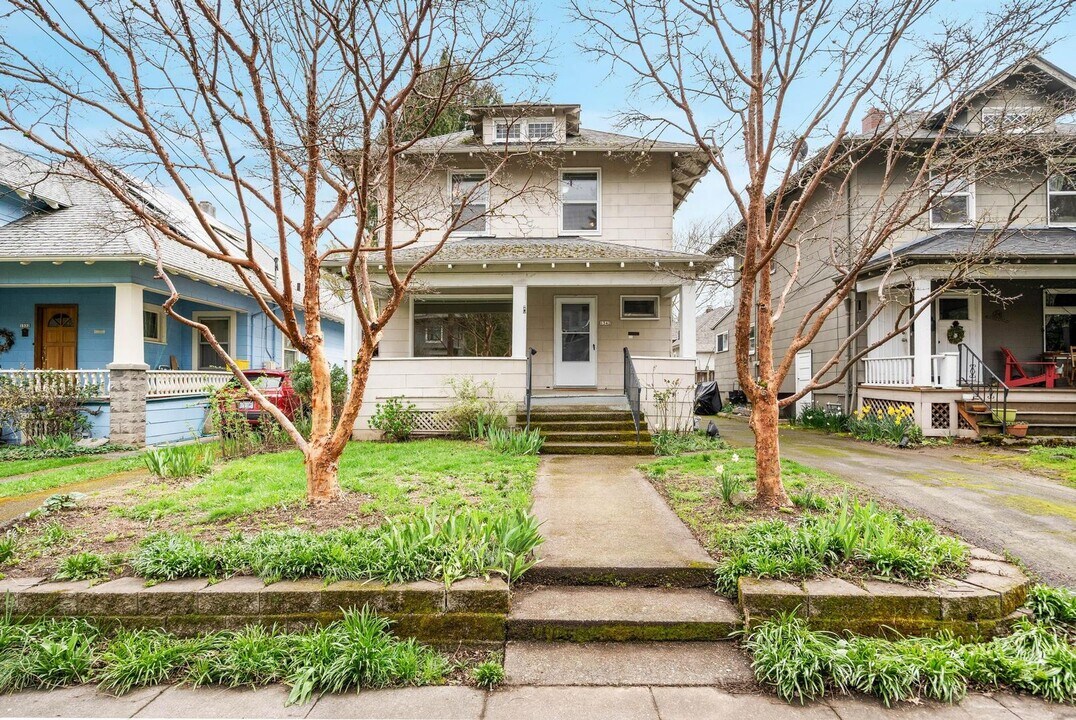 1342 SE 32nd Ave in Portland, OR - Building Photo