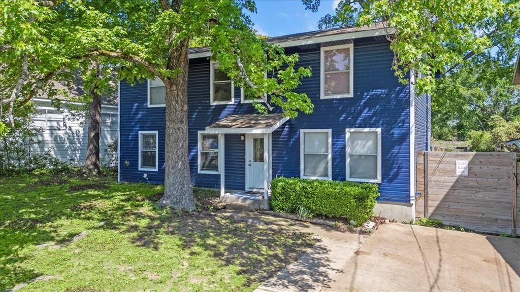 1306 20th St in Huntsville, TX - Foto de edificio