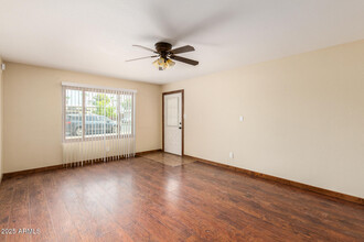 319 E Riviera Dr in Tempe, AZ - Building Photo - Building Photo