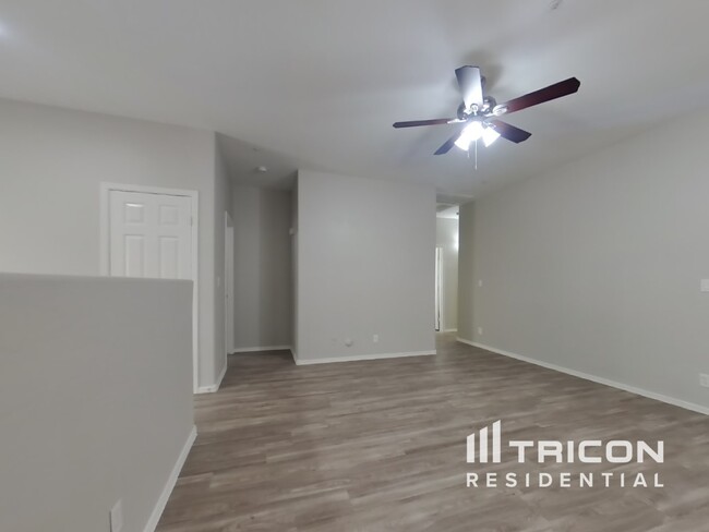 8770 W Aster Dr in Peoria, AZ - Foto de edificio - Building Photo