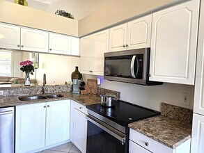 2547 Estancia Blvd in Clearwater, FL - Building Photo - Building Photo