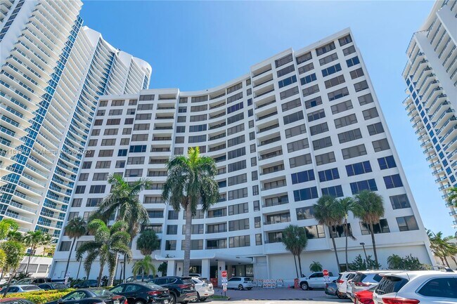 3505 S Ocean Dr, Unit 208 in Hollywood, FL - Building Photo - Building Photo