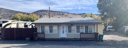 5159 US 97 in Klamath Falls, OR - Building Photo - Building Photo