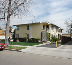 5336 Hermitage Ave in Valley Village, CA - Building Photo - Building Photo