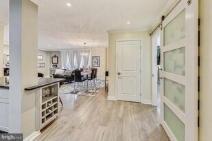 3245 Rio Dr in Falls Church, VA - Building Photo