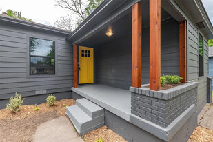 2124 Tisinger Ave in Dallas, TX - Building Photo