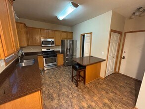 15223 Dupont Path in Apple Valley, MN - Building Photo - Building Photo