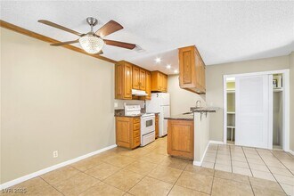 2234 E Desert Inn Rd in Las Vegas, NV - Building Photo - Building Photo