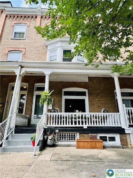 property at 1523 W Chew St