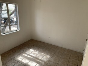 302 W Flores St-Unit -11 in Tucson, AZ - Building Photo - Building Photo