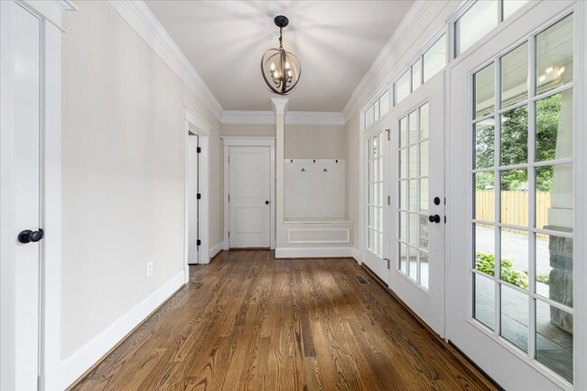 8104 Old Georgetown Rd in Bethesda, MD - Building Photo - Building Photo