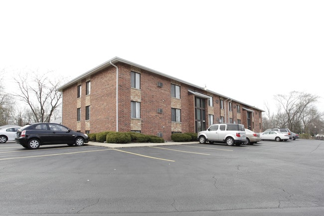 Camelot Apartments in Schererville, IN - Building Photo - Building Photo