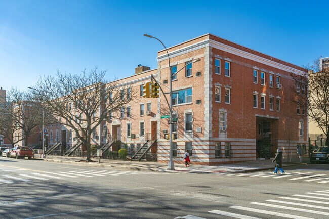 300 W 138th St in New York, NY - Building Photo - Building Photo