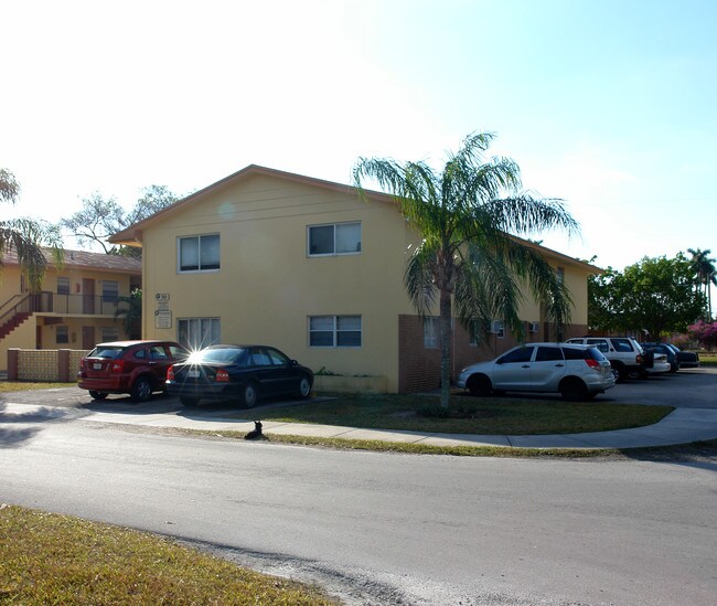 B & V Apartments in Homestead, FL - Building Photo - Building Photo