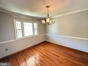 5555 Neddleton Ave, Unit 3 in Woodbridge, VA - Foto de edificio - Building Photo