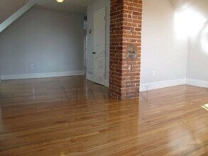 25 Ellington Rd, Unit #1 in Somerville, MA - Building Photo - Building Photo