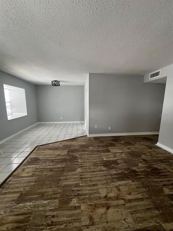 9122 Tudor Dr in Tampa, FL - Building Photo - Building Photo