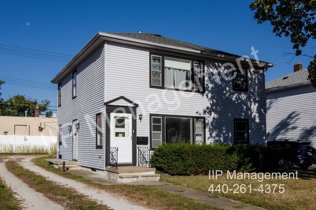 2420 21st St in Cuyahoga Falls, OH - Building Photo - Building Photo