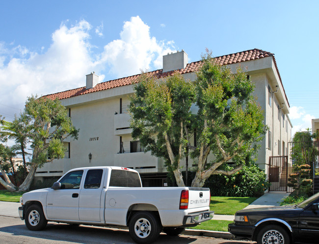 10718 Lawler St in Los Angeles, CA - Building Photo - Building Photo