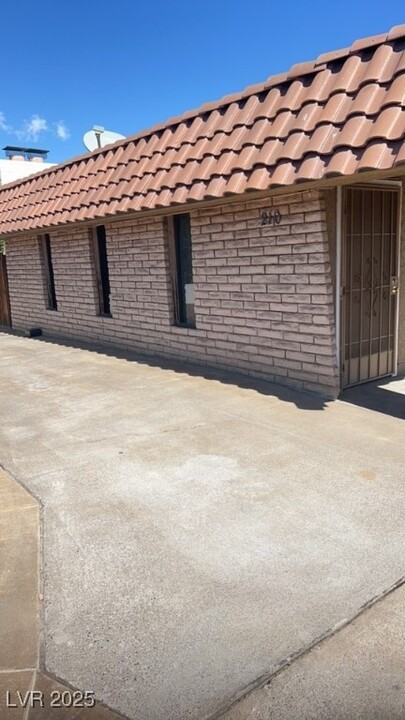 210 Tungsten St in Henderson, NV - Building Photo