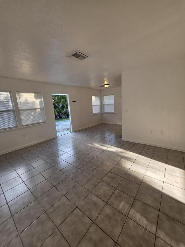 4776 Carver St in Greenacres, FL - Building Photo - Building Photo