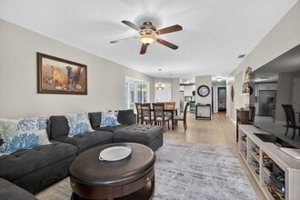 406 Harbour Pointe Way in Greenacres, FL - Foto de edificio - Building Photo