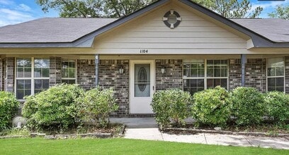 1104 Tomahawk Trail in Hinesville, GA - Building Photo - Building Photo