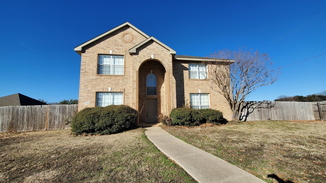 1229 Tralee Ln in Garland, TX - Building Photo