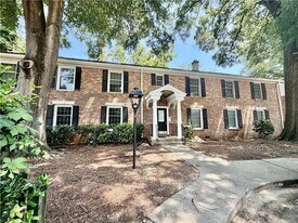 6700 Roswell Rd in Sandy Springs, GA - Building Photo