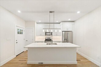 231 Sixth Ave in Pelham, NY - Building Photo - Building Photo
