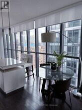 110 Charles St E in Toronto, ON - Building Photo - Building Photo