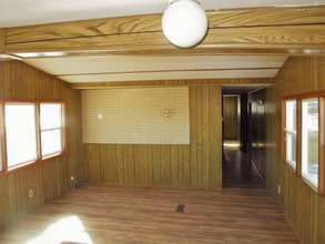 22445 Frontage Rd in Belgrade, MT - Foto de edificio - Building Photo