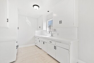 11126 Crenshaw Blvd in Inglewood, CA - Building Photo - Building Photo