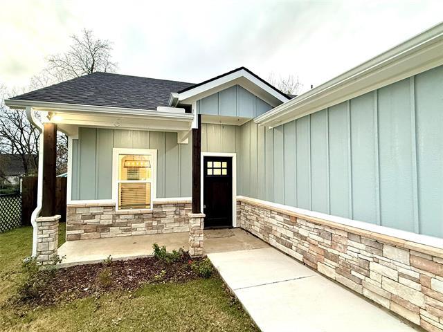 1124 S Hazelwood St in Sherman, TX - Building Photo - Building Photo