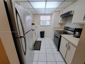 201 178th Dr, Unit 332 in Sunny Isles Beach, FL - Building Photo - Building Photo