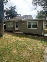 128 Lakeview Dr in Mastic Beach, NY - Building Photo