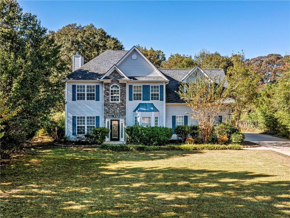 1215 Bridge Crest Dr in Winder, GA - Building Photo