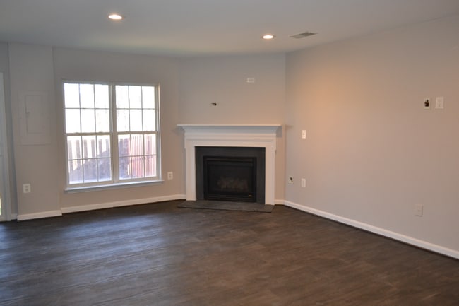 103 Hillside Ct in Stafford, VA - Foto de edificio - Building Photo