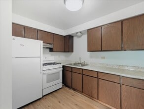 122 W Washington St in Round Lake, IL - Foto de edificio - Building Photo