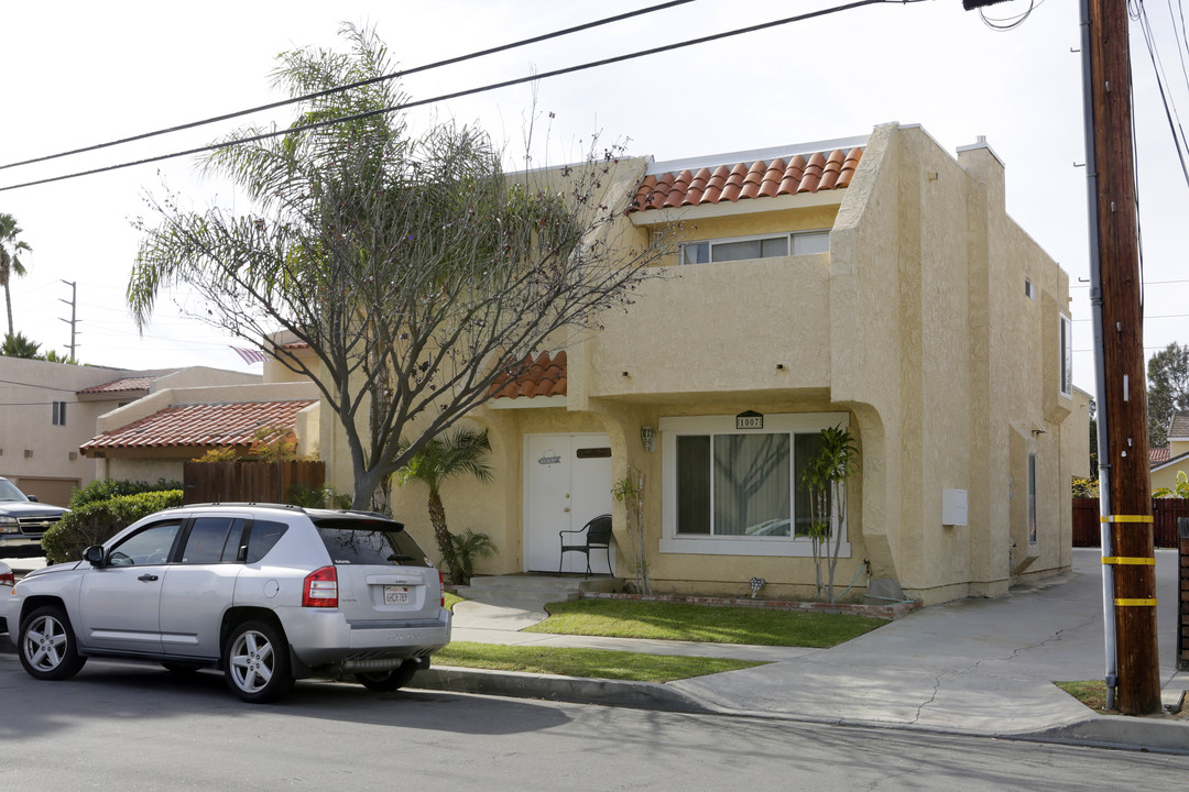 1007 Alabama St in Huntington Beach, CA - Foto de edificio