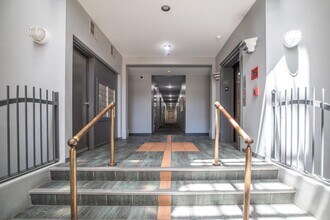 97 E Saint James St, Unit 47 in San Jose, CA - Foto de edificio - Building Photo