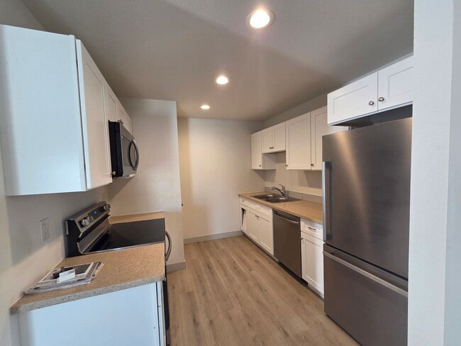 195 Hacienda Loop in Bullhead City, AZ - Building Photo - Building Photo