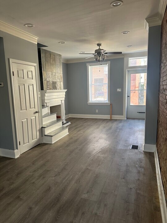 1361 E Hewson St in Philadelphia, PA - Building Photo